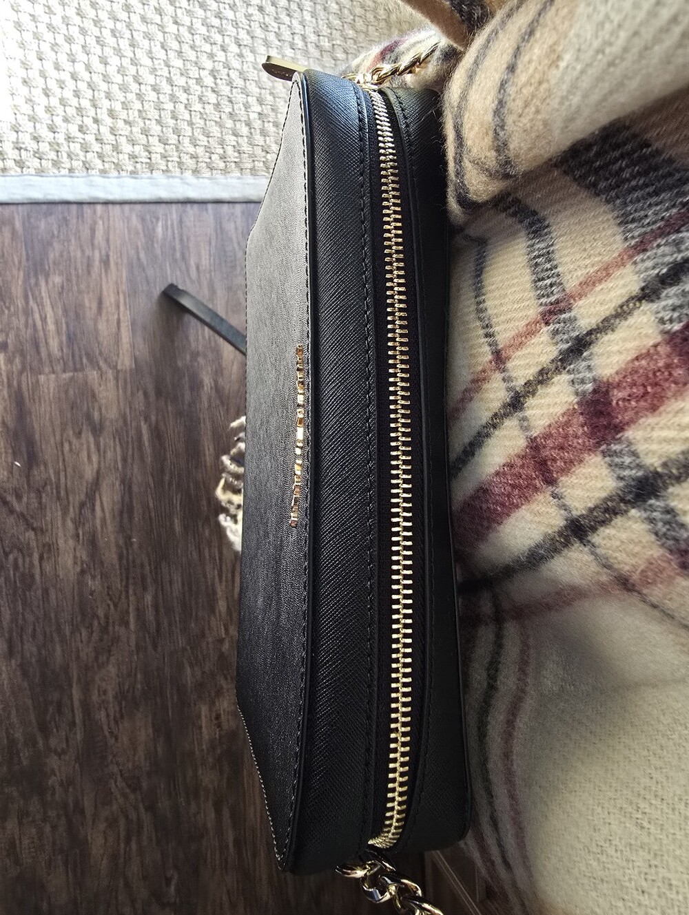 Michael Kors Jet Set Saffiano Leather Crossbody Bag - Blk with Gold Hardware - Picture 9 of 16